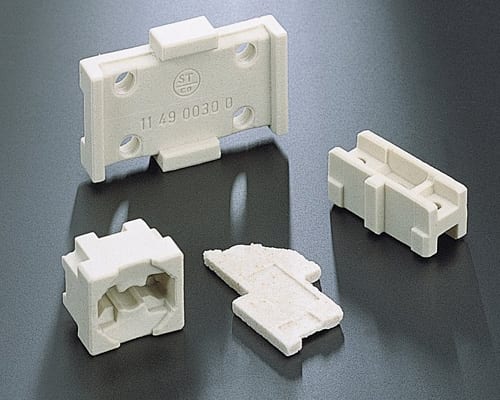 Finitura magnetica per piccoli componenti metallici di precisione